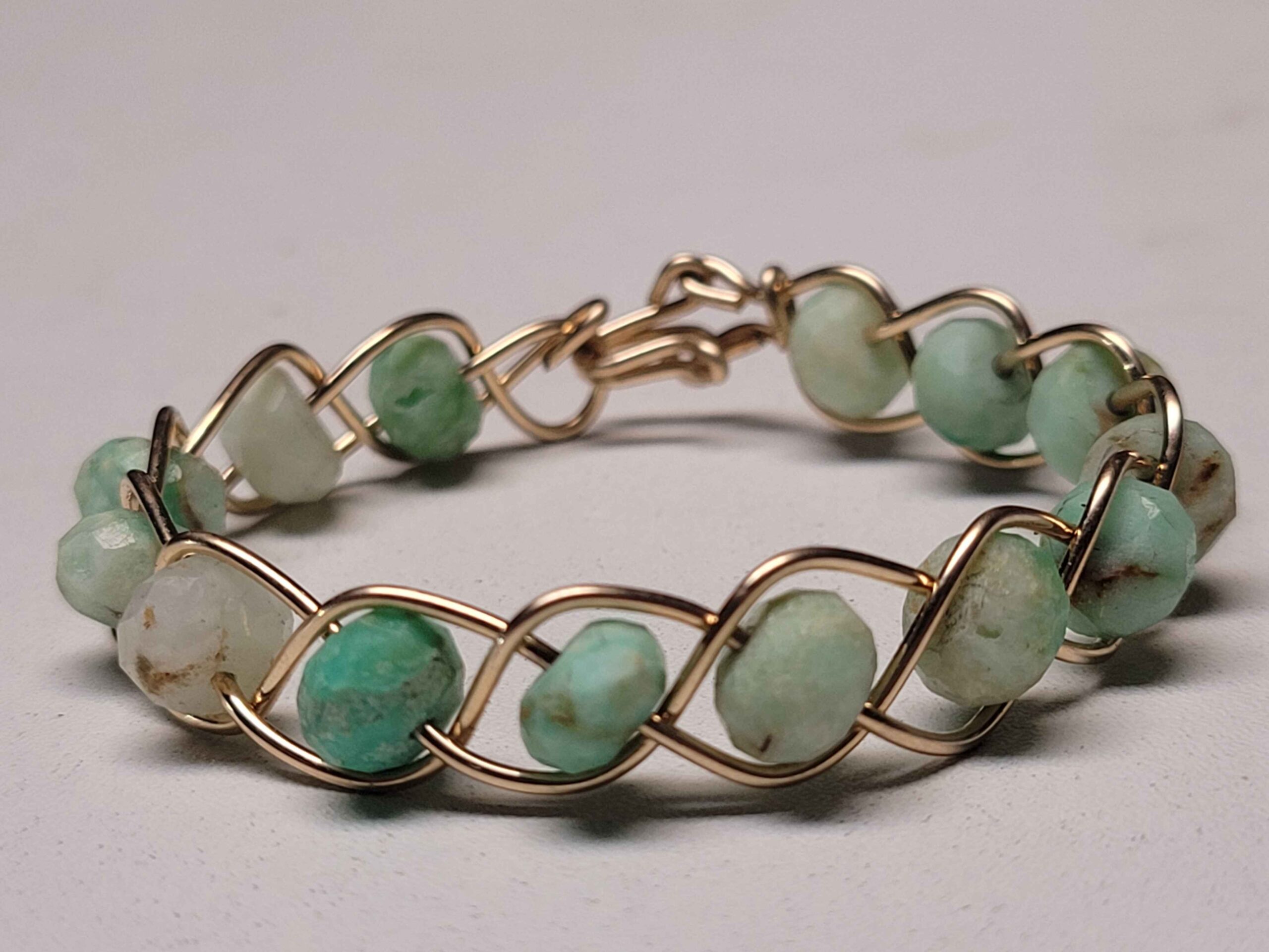 Peruvian Chrysoprase and Gold Braid Bracelet - Image 3