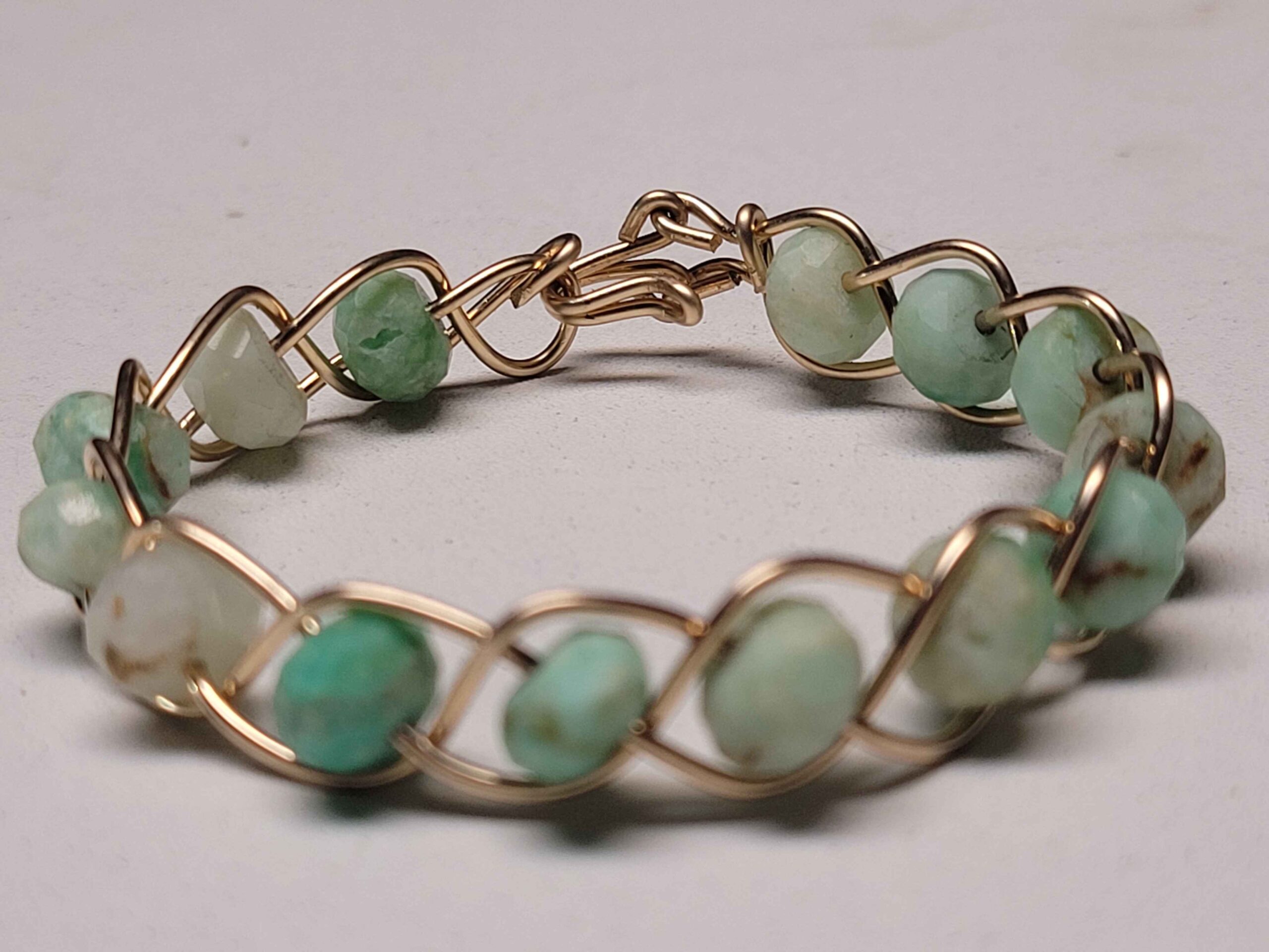 Peruvian Chrysoprase and Gold Braid Bracelet - Image 4