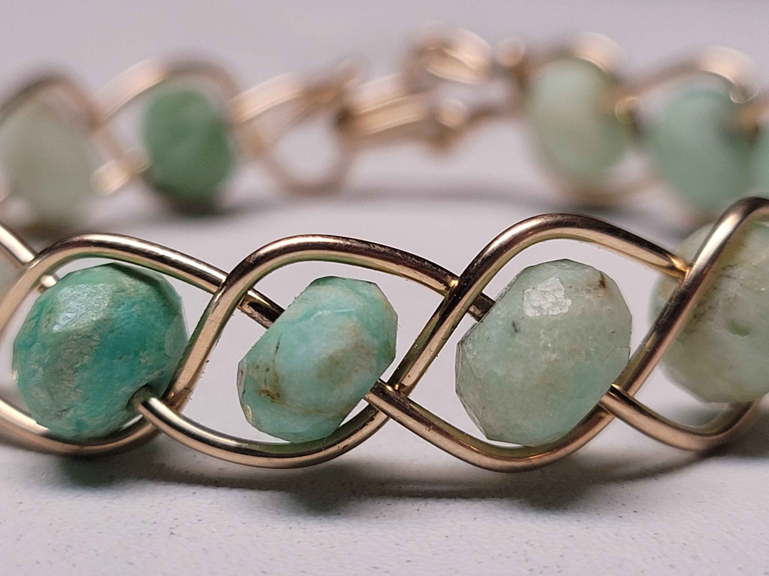 Peruvian Chrysoprase and Gold Braid Bracelet - Image 5