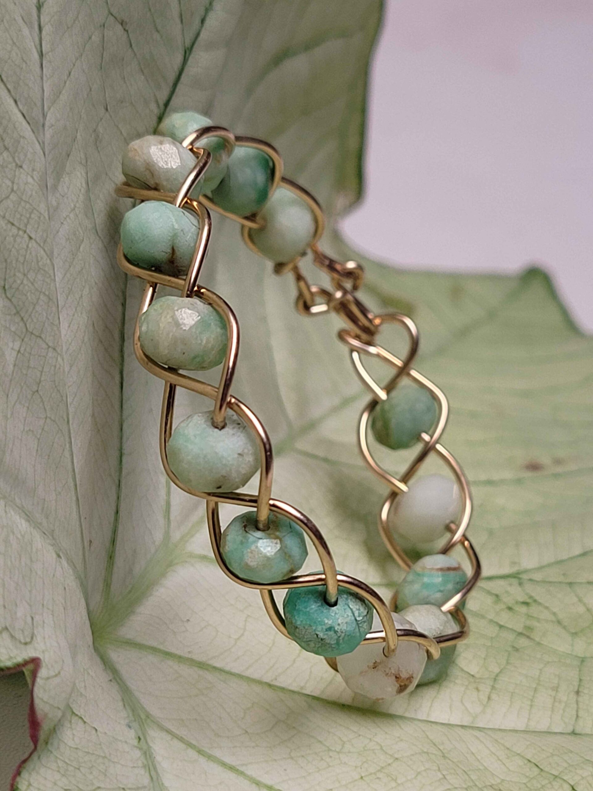 Peruvian Chrysoprase and Gold Braid Bracelet - Image 6
