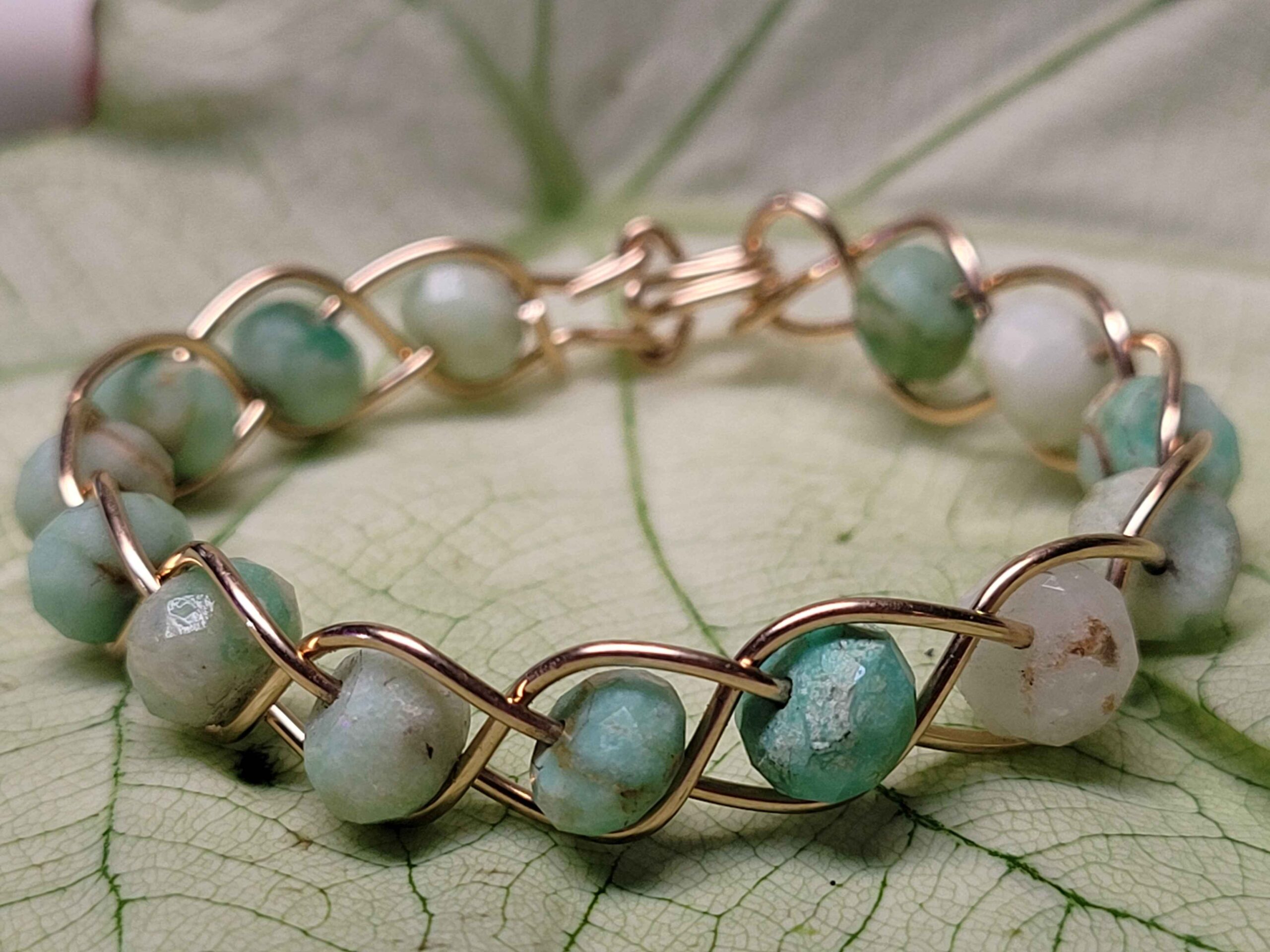 Peruvian Chrysoprase and Gold Braid Bracelet - Image 7