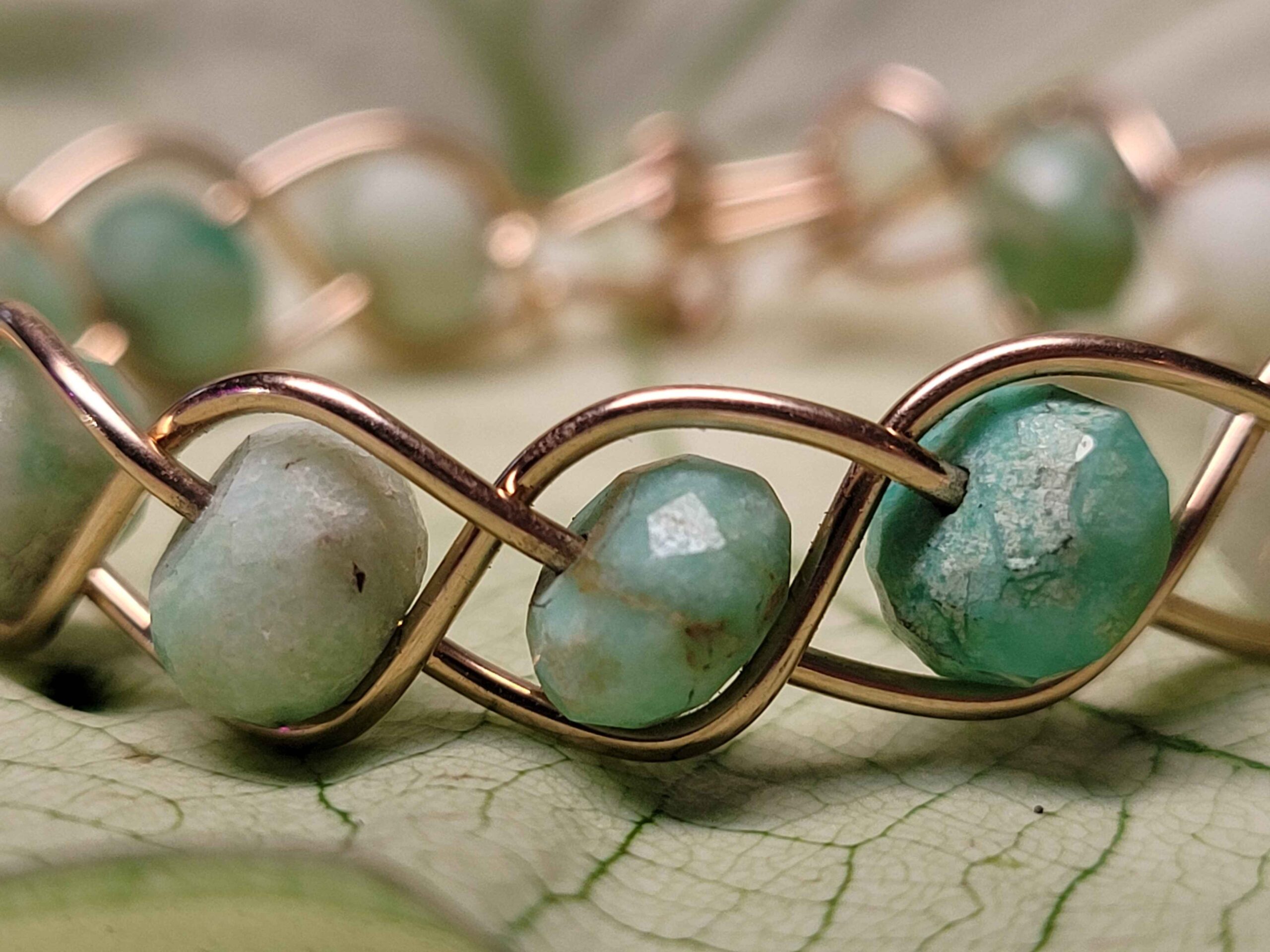 Peruvian Chrysoprase and Gold Braid Bracelet - Image 8