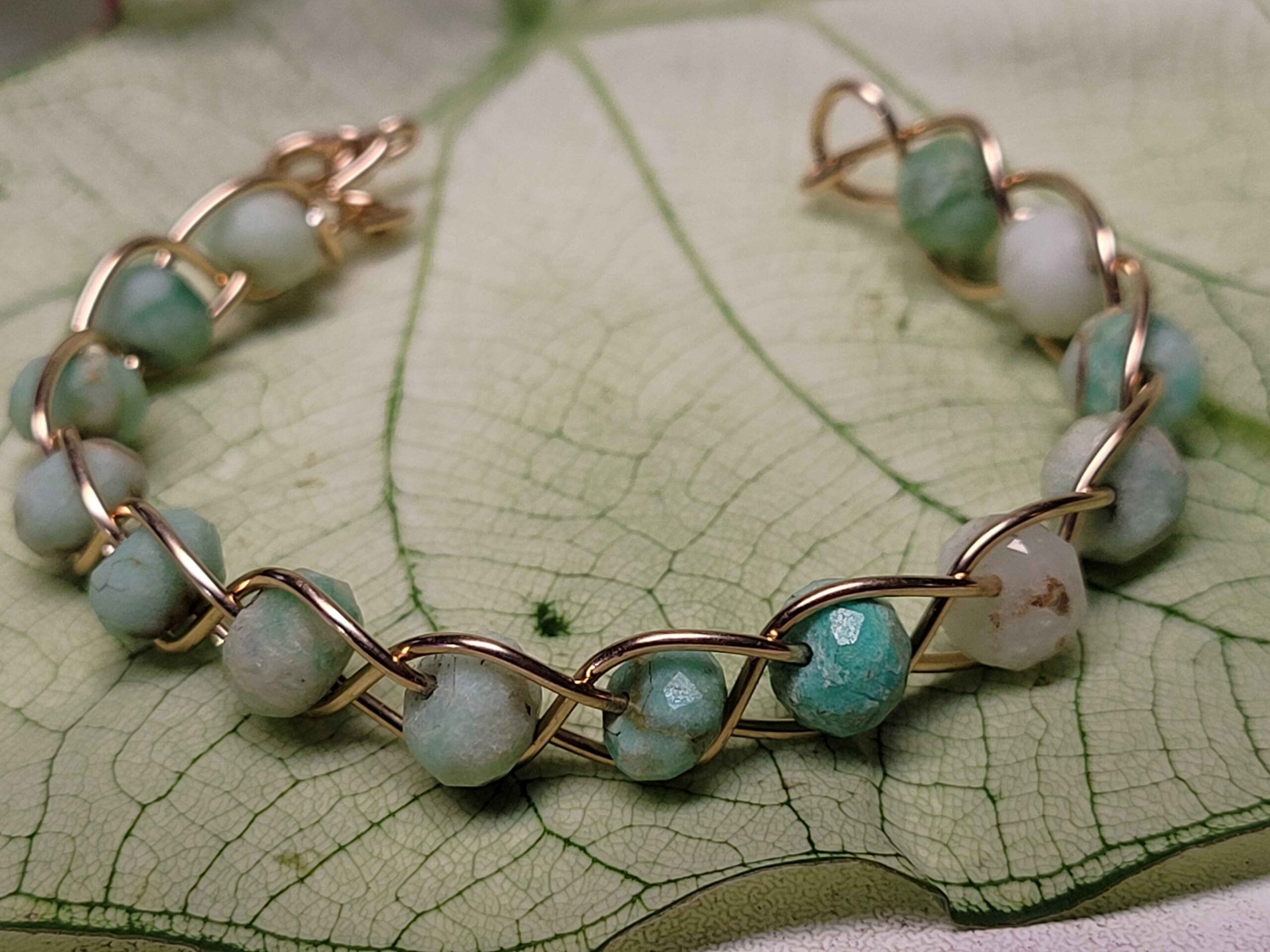 Peruvian Chrysoprase and Gold Braid Bracelet - Image 9